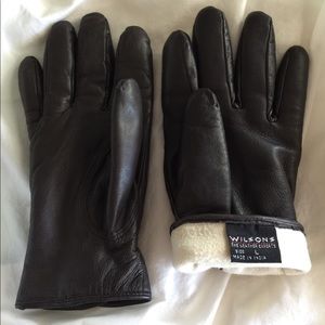 Women's brown leather gloves.